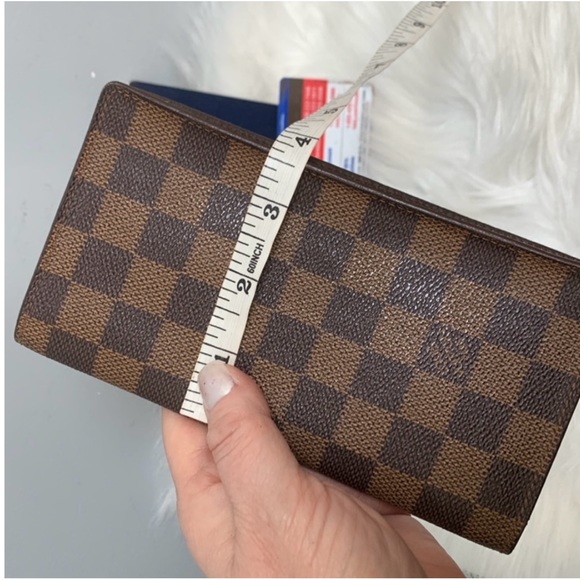 100% authentic Louis Vuitton Damier Ebene (DE) long vertical wallet organizer. - Picture 15 of 15